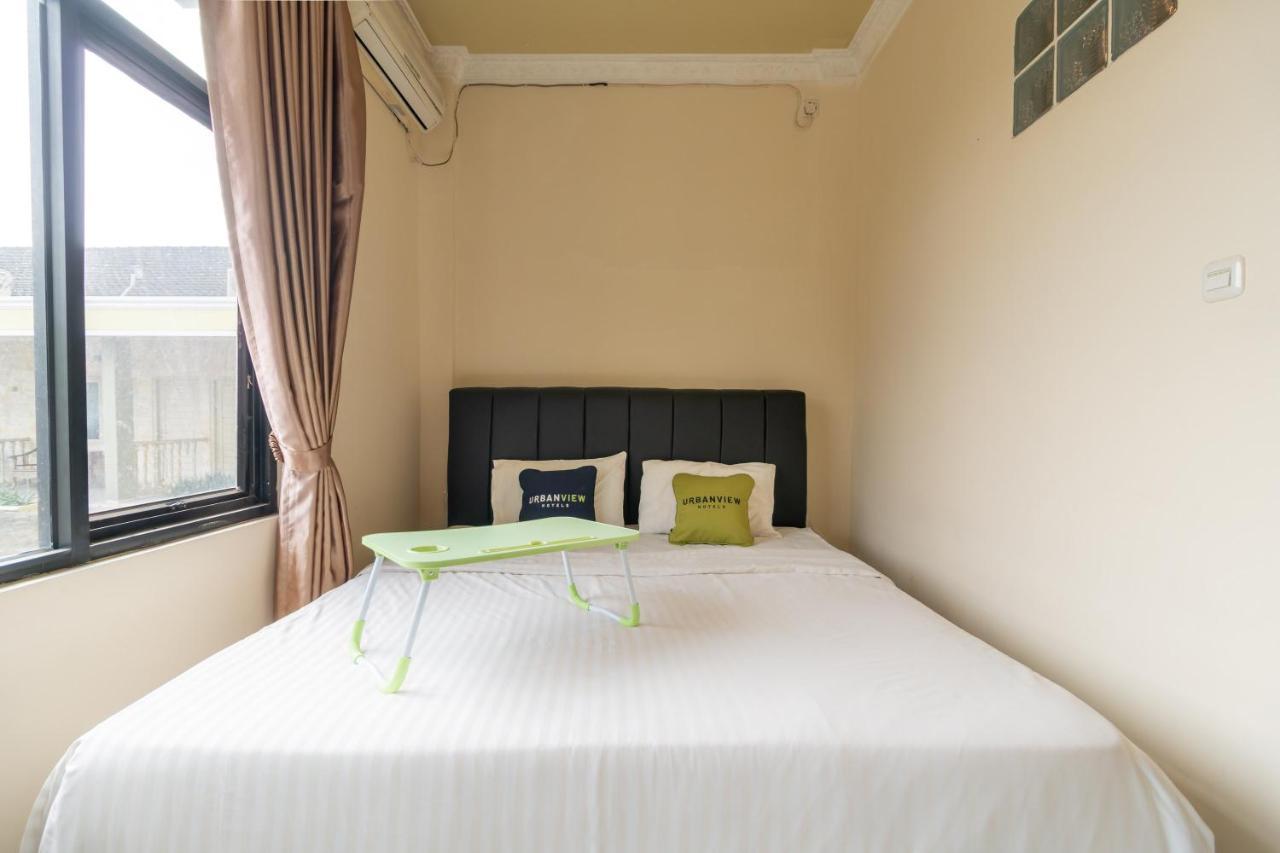 Urbanview Hotel Nugraha Palembang Bagian luar foto