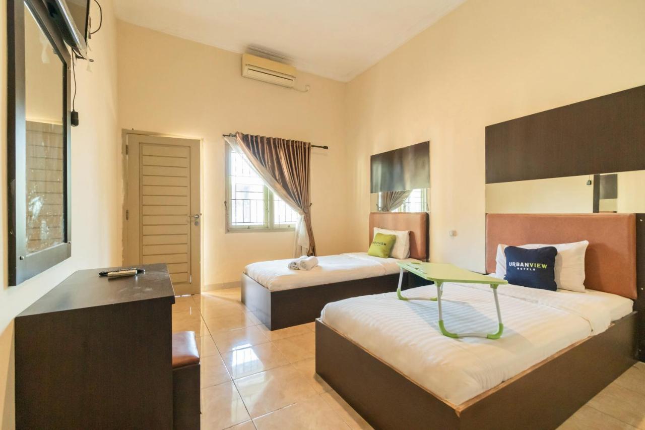 Urbanview Hotel Nugraha Palembang Bagian luar foto