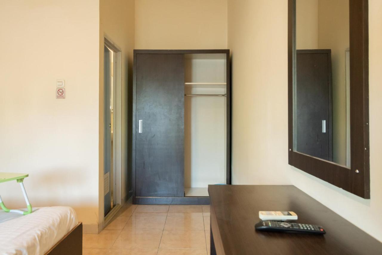 Urbanview Hotel Nugraha Palembang Bagian luar foto