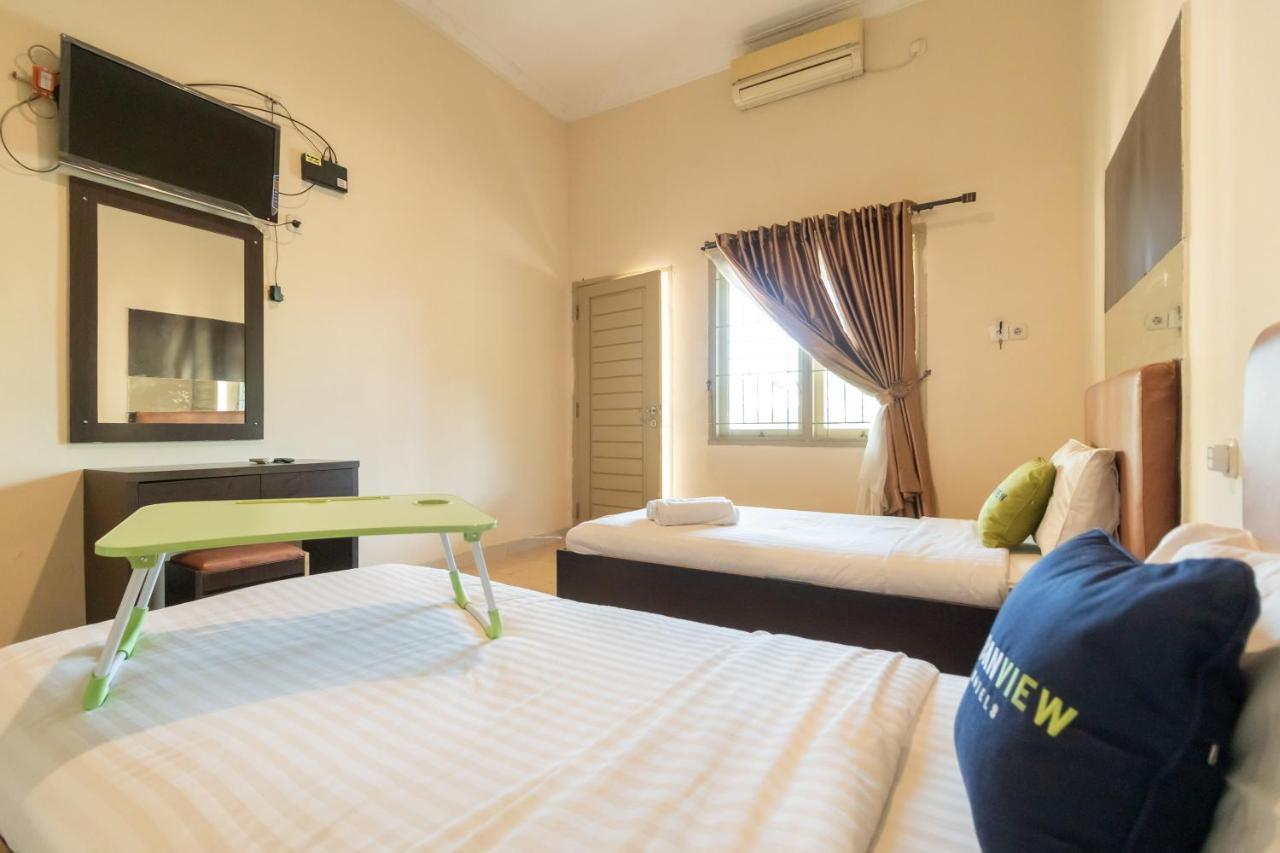 Urbanview Hotel Nugraha Palembang Bagian luar foto