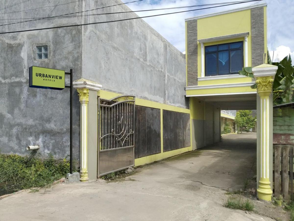 Urbanview Hotel Nugraha Palembang Bagian luar foto