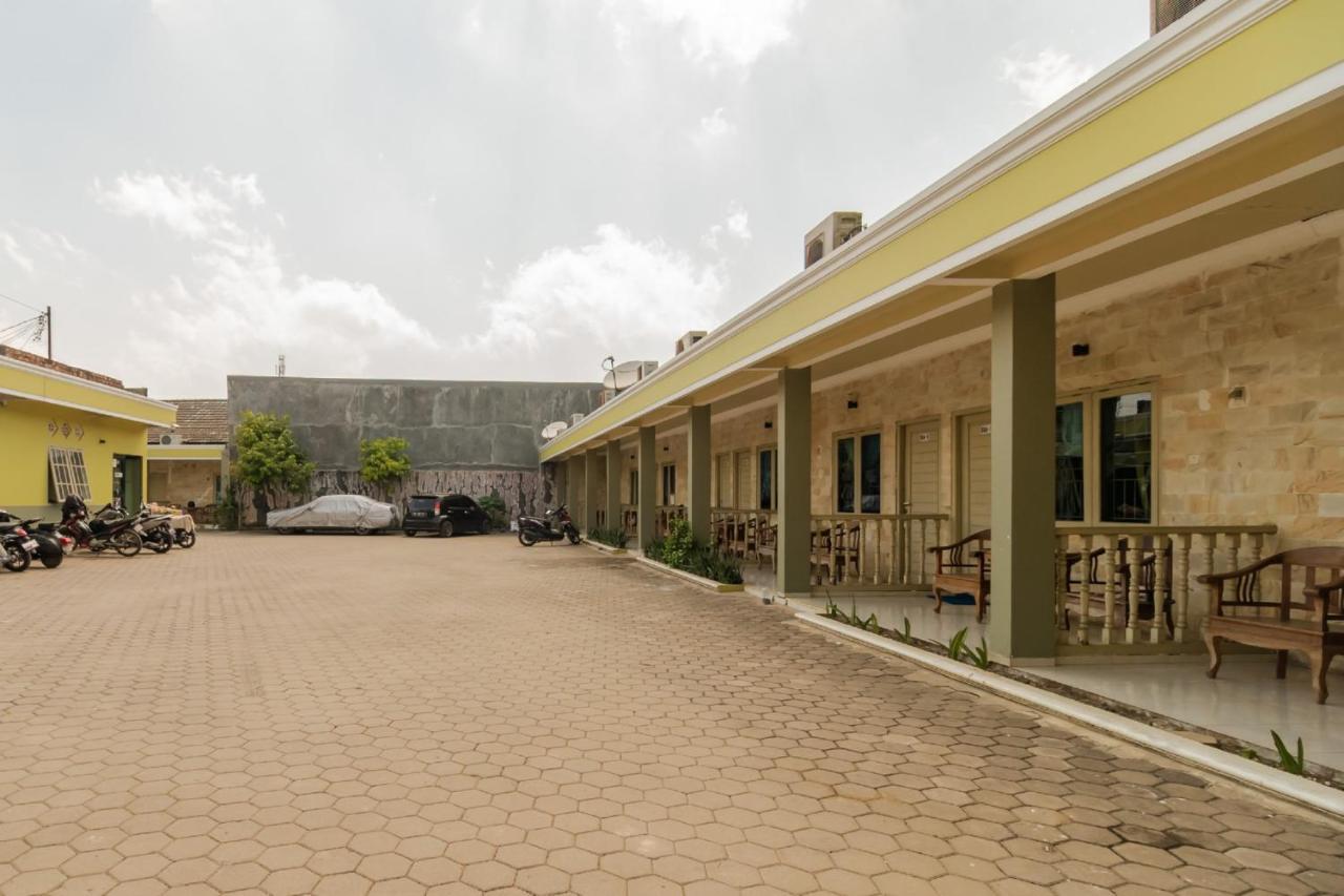 Urbanview Hotel Nugraha Palembang Bagian luar foto