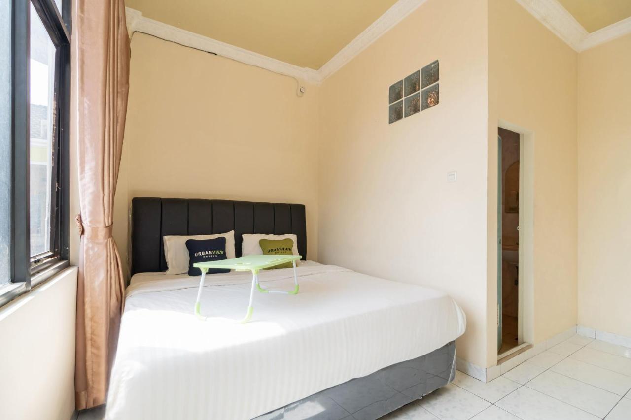 Urbanview Hotel Nugraha Palembang Bagian luar foto