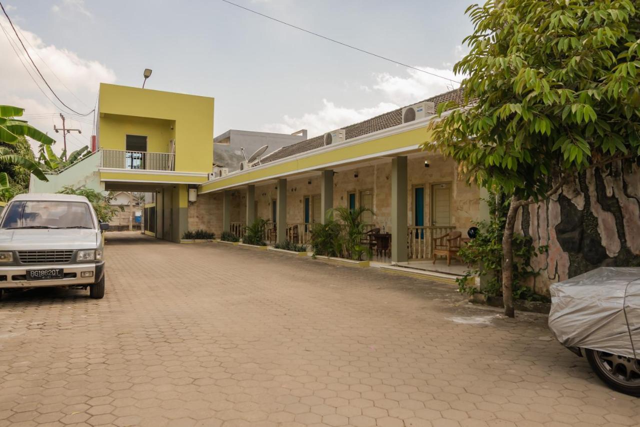 Urbanview Hotel Nugraha Palembang Bagian luar foto