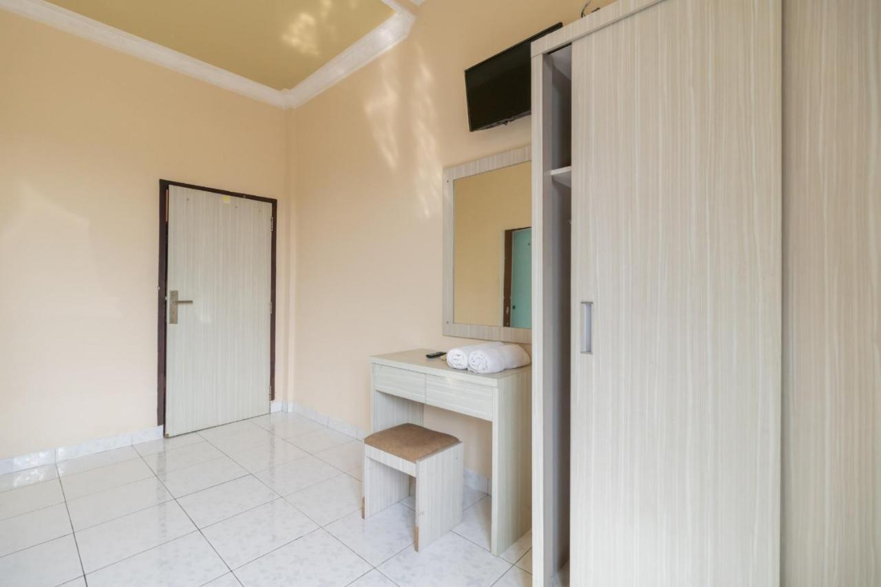 Urbanview Hotel Nugraha Palembang Bagian luar foto