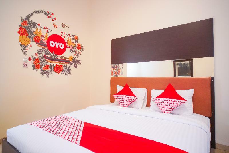 Urbanview Hotel Nugraha Palembang Bagian luar foto
