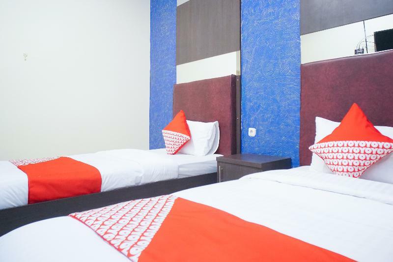 Urbanview Hotel Nugraha Palembang Bagian luar foto